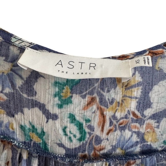 ASTR Floral Blue Wrap Dress Short Sleeve Hi-Low Lined XS - Picture 8 of 9